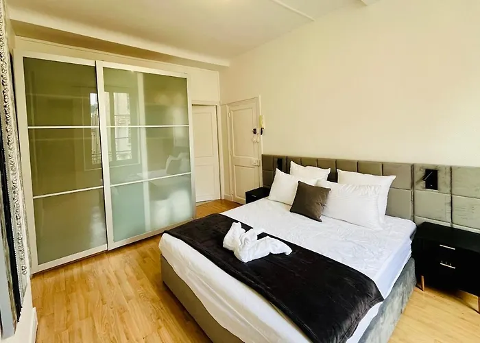 Apartman Lovely Place In Caen's Historic Center